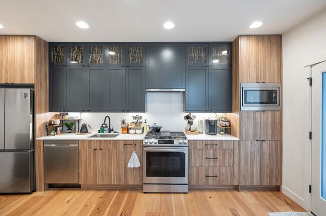 Building Photo - 34 W Cremona St