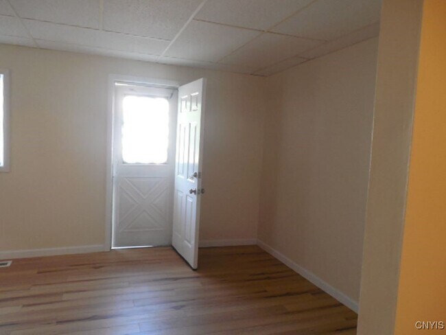 Building Photo - 835 Ann St