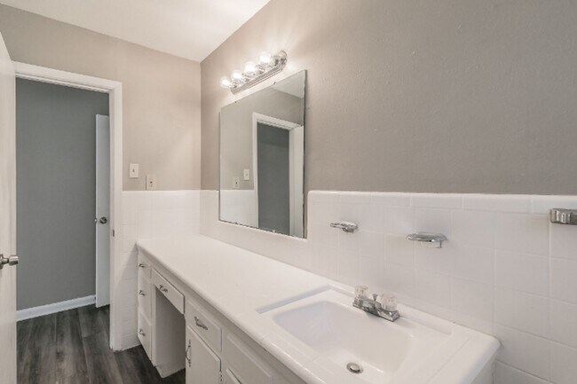 Building Photo - 7513 Maple Dr