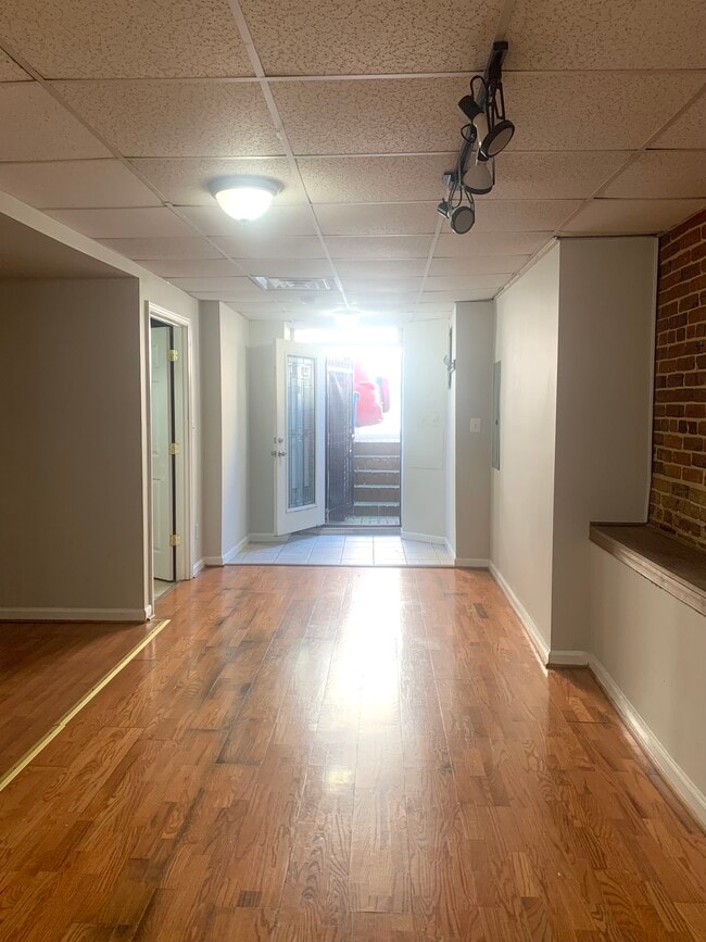 Building Photo - 1506 Columbia Rd NW