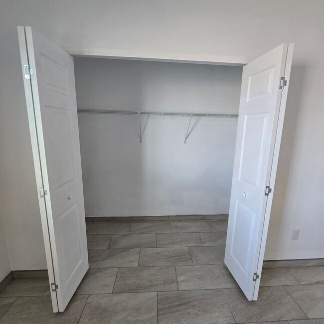 Building Photo - Fresh and Open!