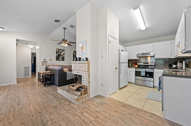 Building Photo - 11728 Norwegian Wood Dr