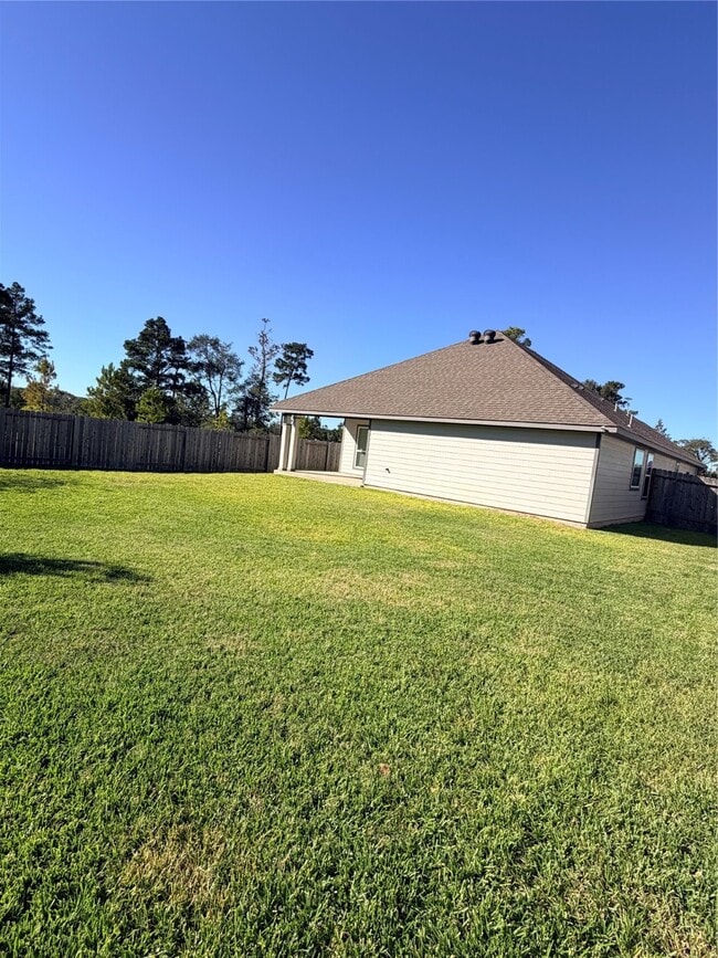 Building Photo - 204 Shoreview Dr