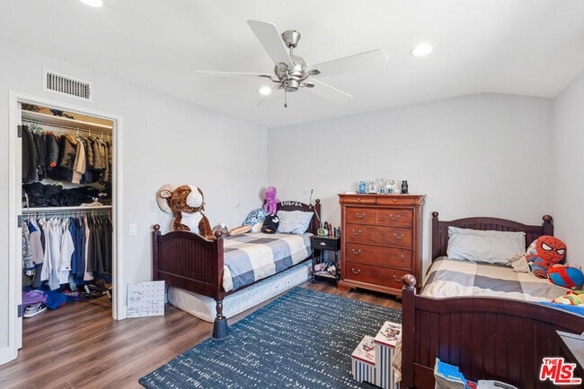 Building Photo - 5516 Bluebell Ave