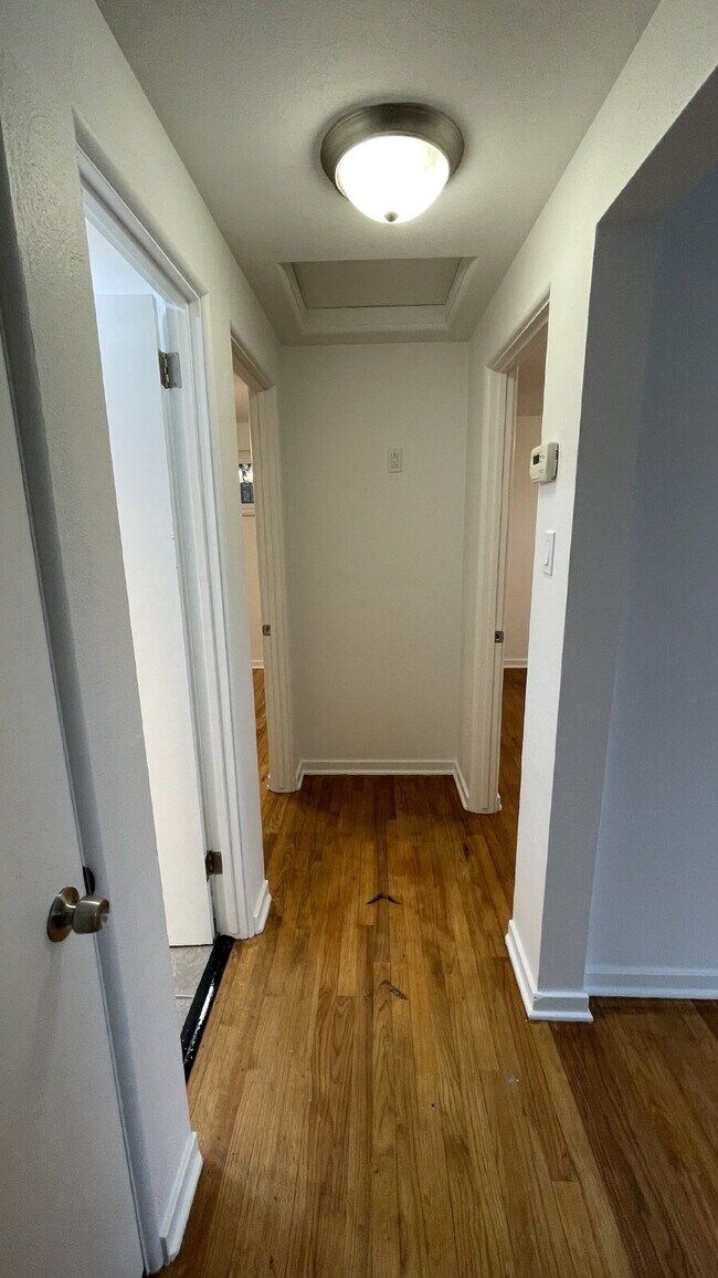 Building Photo - Charming 3 bed, 2 bath with finished basement!