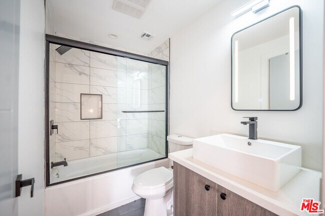 Building Photo - 246 N Dillon St