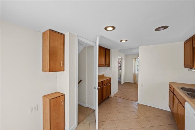 Building Photo - **Charming 2-Bedroom House with Modern Amenities in Beechview**