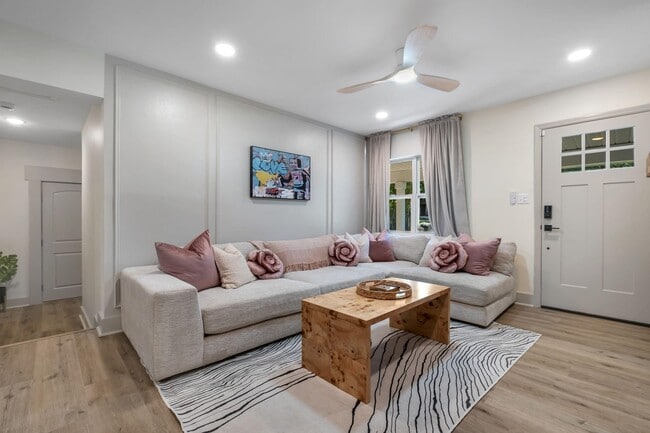 Building Photo - 2412 Surrey St