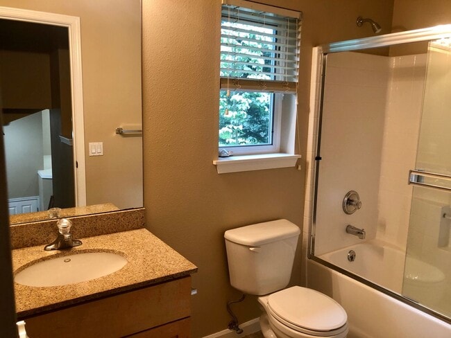 Building Photo - Kent Duplex
