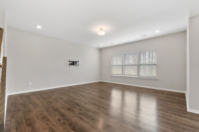 Building Photo - Easy Living in North Creek Village!