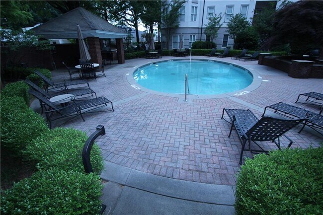 Building Photo - 11 Perimeter Center E