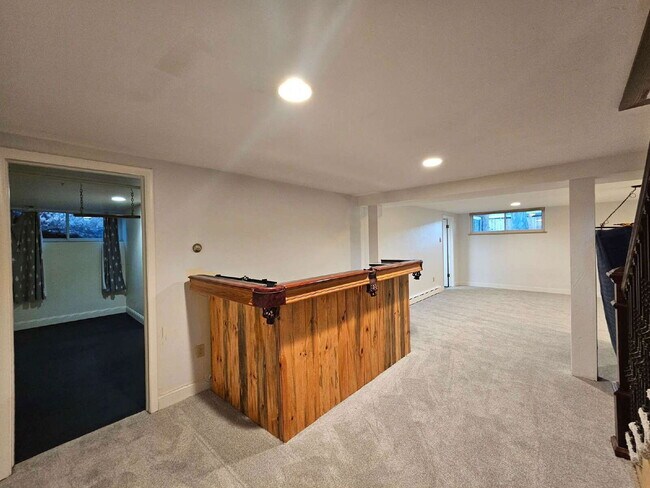 Building Photo - 2025 Lee St