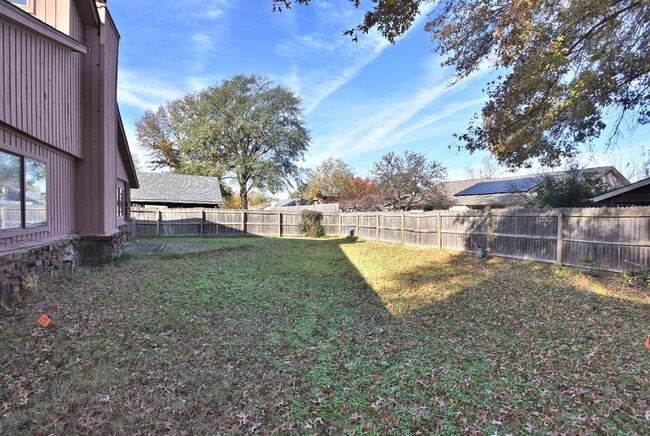 Building Photo - 2208 W Memphis St