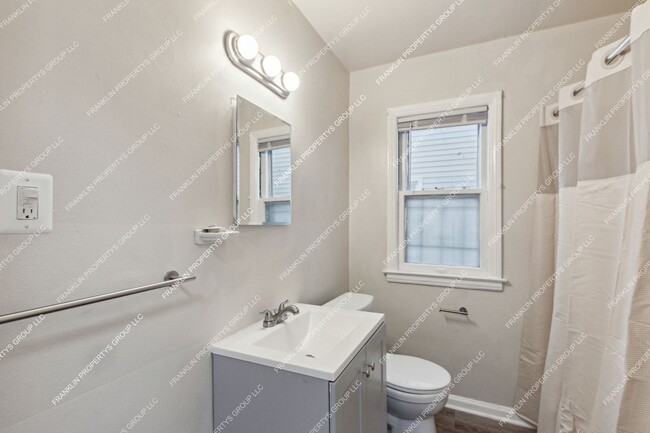 Building Photo - Newly Renovated 2-Bedroom Rental in Detroi...