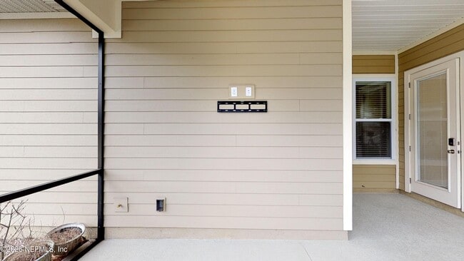 Building Photo - 203 Southern Oak Dr