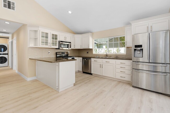 Building Photo - A Stunning 3 bed in Woodland Hills