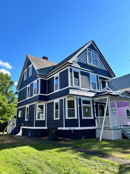 Building Photo - 22 Woronoco Ave