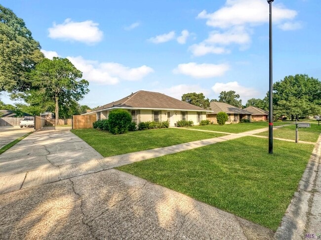 Building Photo - 4941 Pine Hill Dr