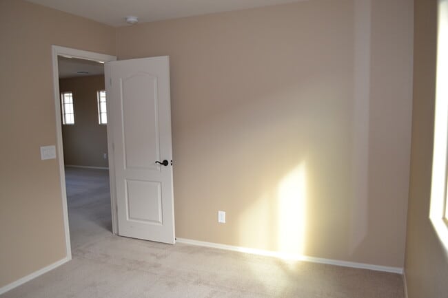 Building Photo - 1715 W Pelican Dr