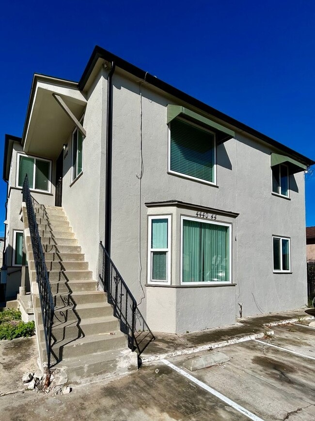 Building Photo - 2 Bed, 1 Bath in Central SD. Water/Trash/Parking Included