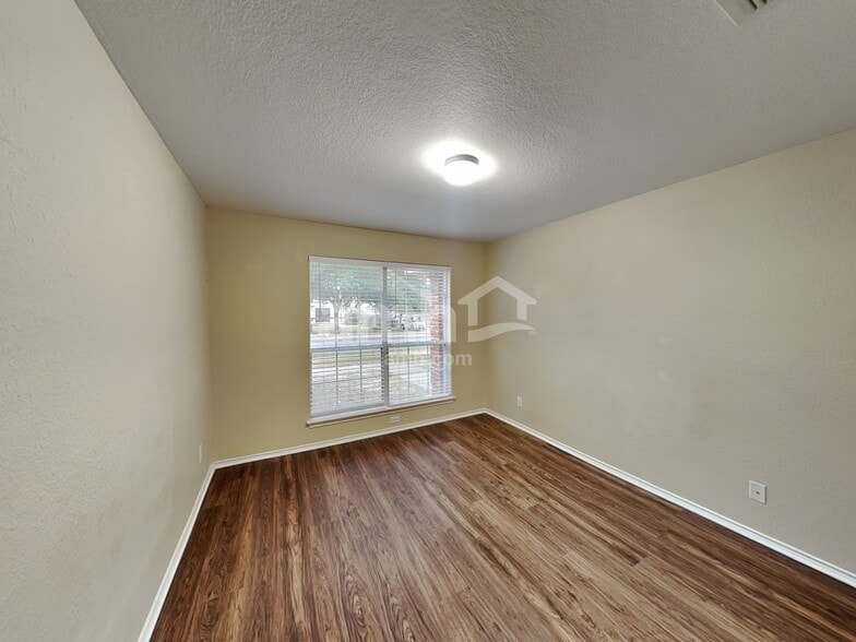 Building Photo - 232 Rock Springs Dr