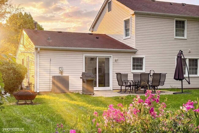 Building Photo - 1111 Plum Grove Cir