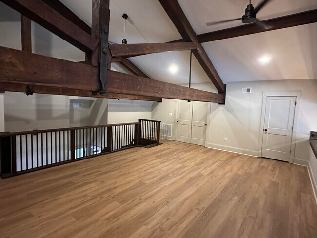 Building Photo - 307 W Main St