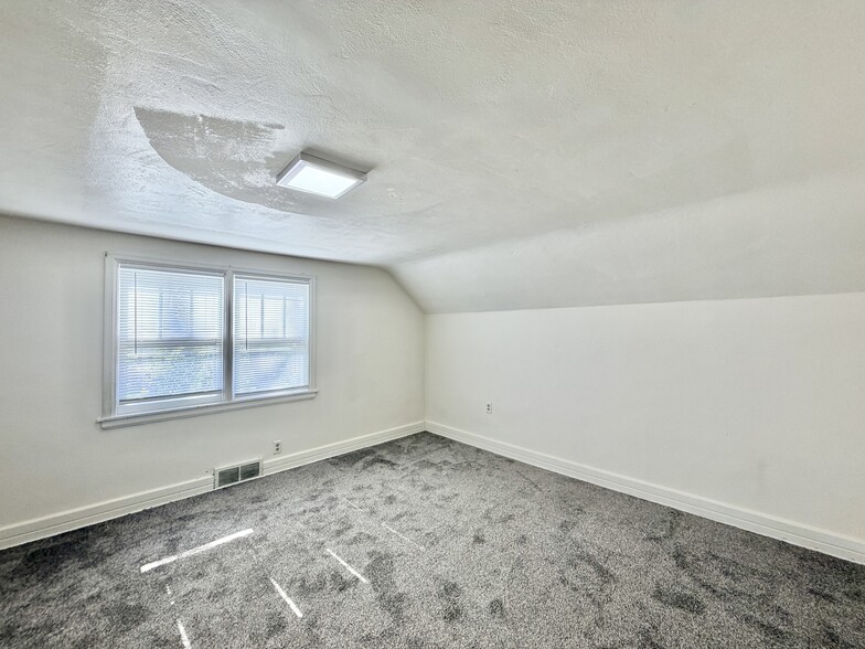 Building Photo - 1838 Spohn Ave