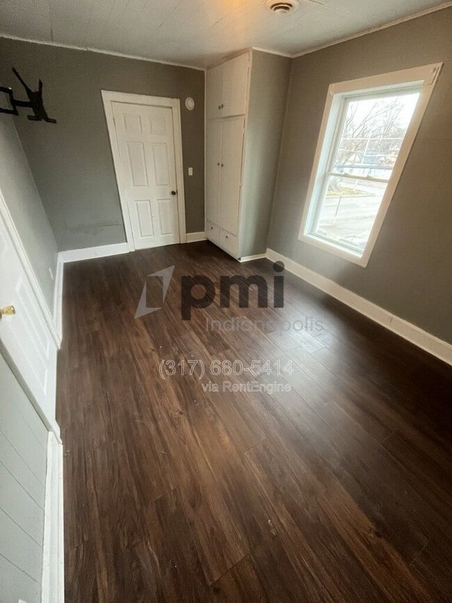 Building Photo - 215 1/2 S Madison Ave