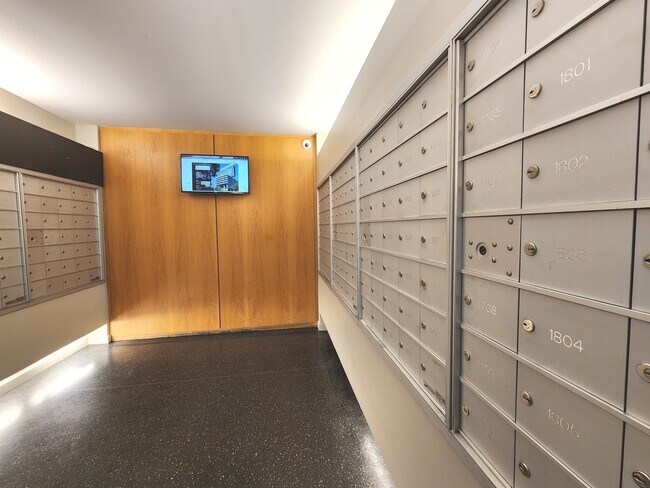 Building Photo - 9655 Woods Dr