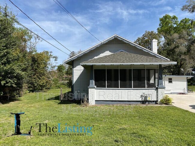 Building Photo - 611 E Plymouth Ave