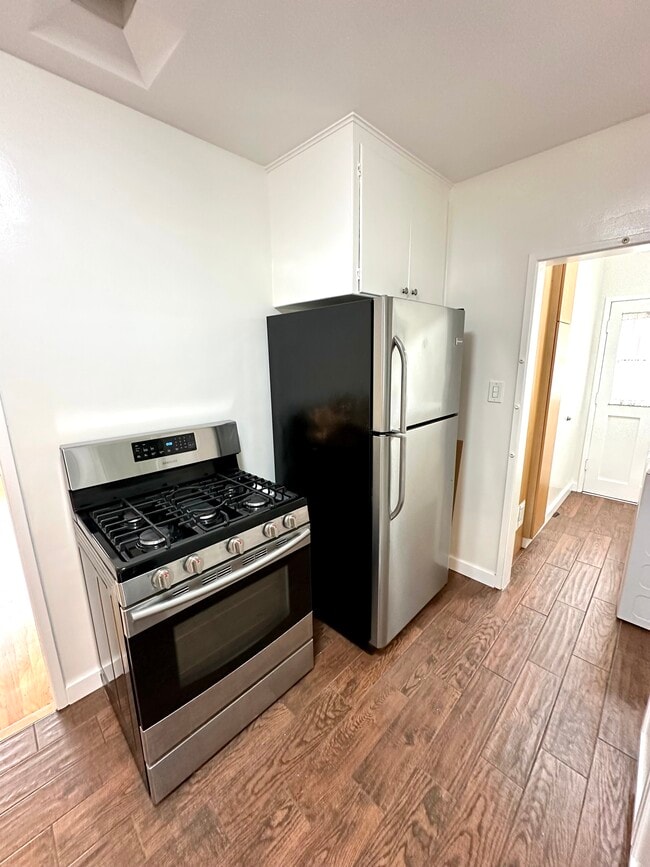 Building Photo - 2411 Oak St