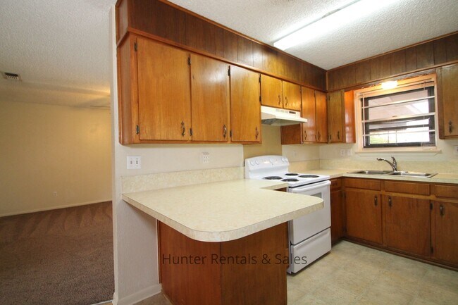 Building Photo - I Have A Pool!