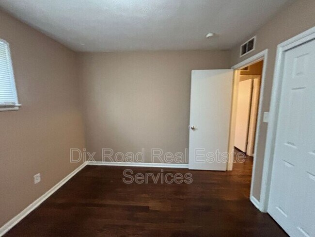 Building Photo - 4984 OH-122