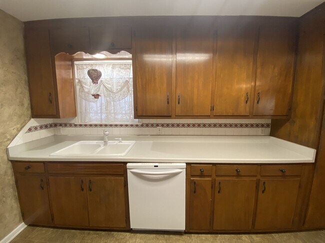 Building Photo - 5363 E 28th St