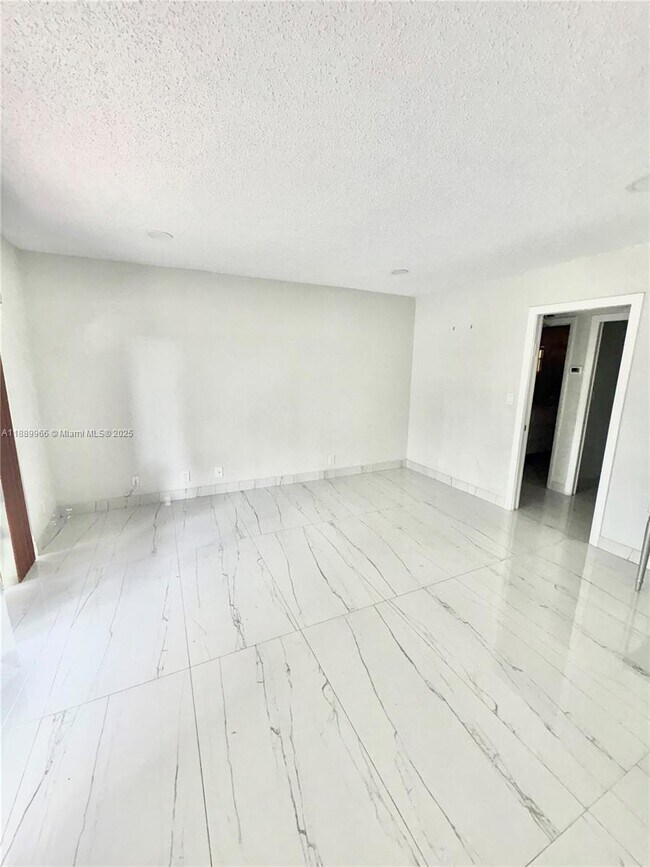 Building Photo - 5140 SW 40th Ave