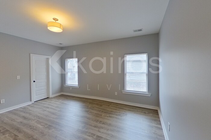 Building Photo - 433 White Oak Cir