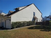 Building Photo - 833 Quesnel Dr