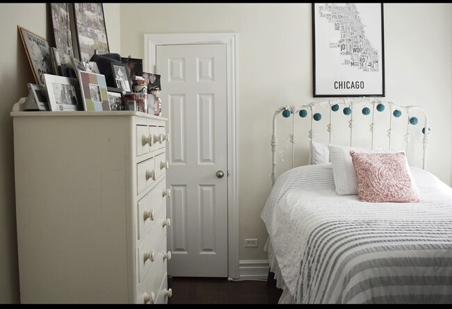 Building Photo - 3823 N Greenview Ave