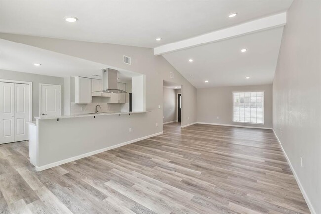 Building Photo - 3215 Rockyridge Dr