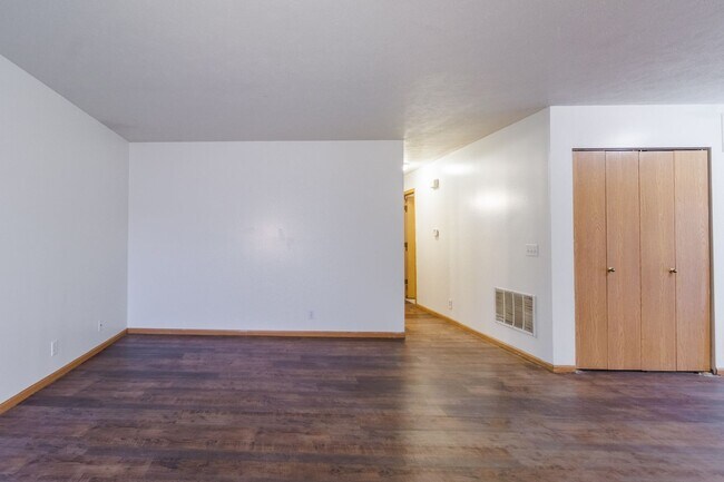 Building Photo - 520-522 Lamont