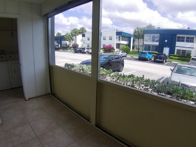 Building Photo - 537 Normandy Ln