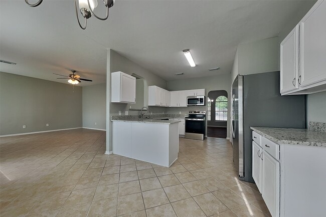 Building Photo - 1210 Colonial Heights Dr