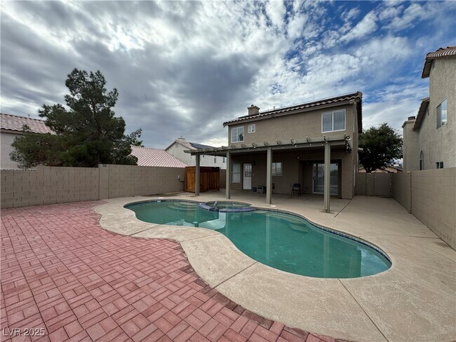 Building Photo - 4454 Bertram Ln