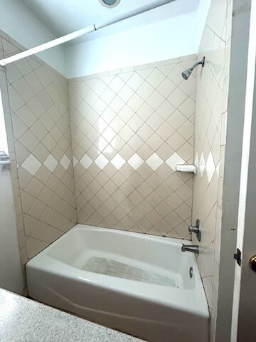 UNIT #4 - 2926 Post St