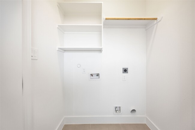 Building Photo - 6735 Peerless St