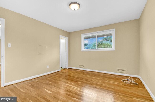 Building Photo - 10228 Farnham Dr