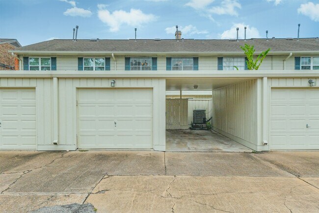 Building Photo - 12662 Rip Van Winkle Dr