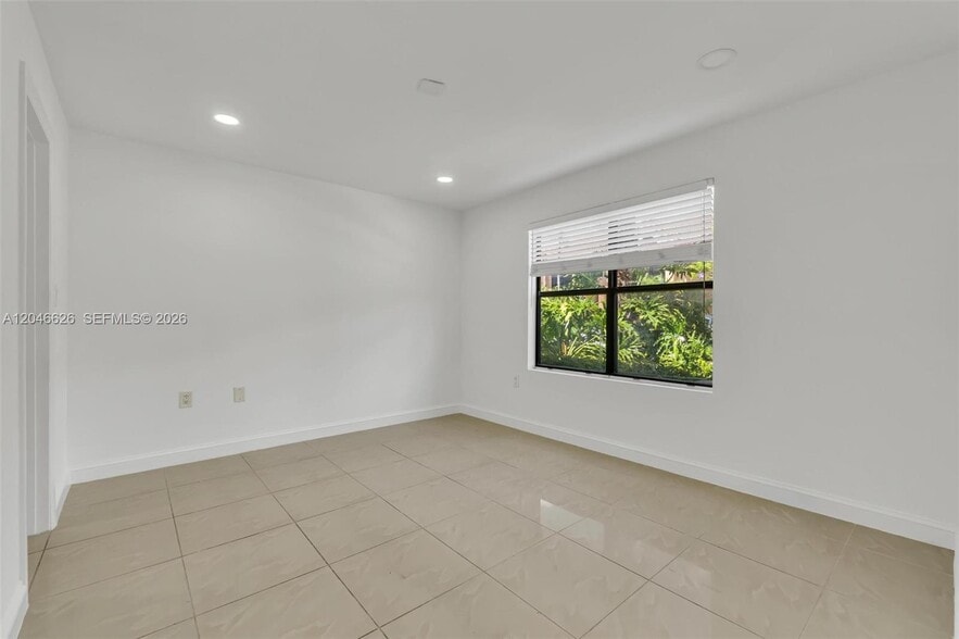 Building Photo - 15560 SW 104th Ter