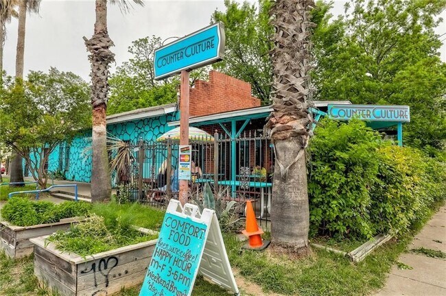Building Photo - 1601 E Cesar Chavez St